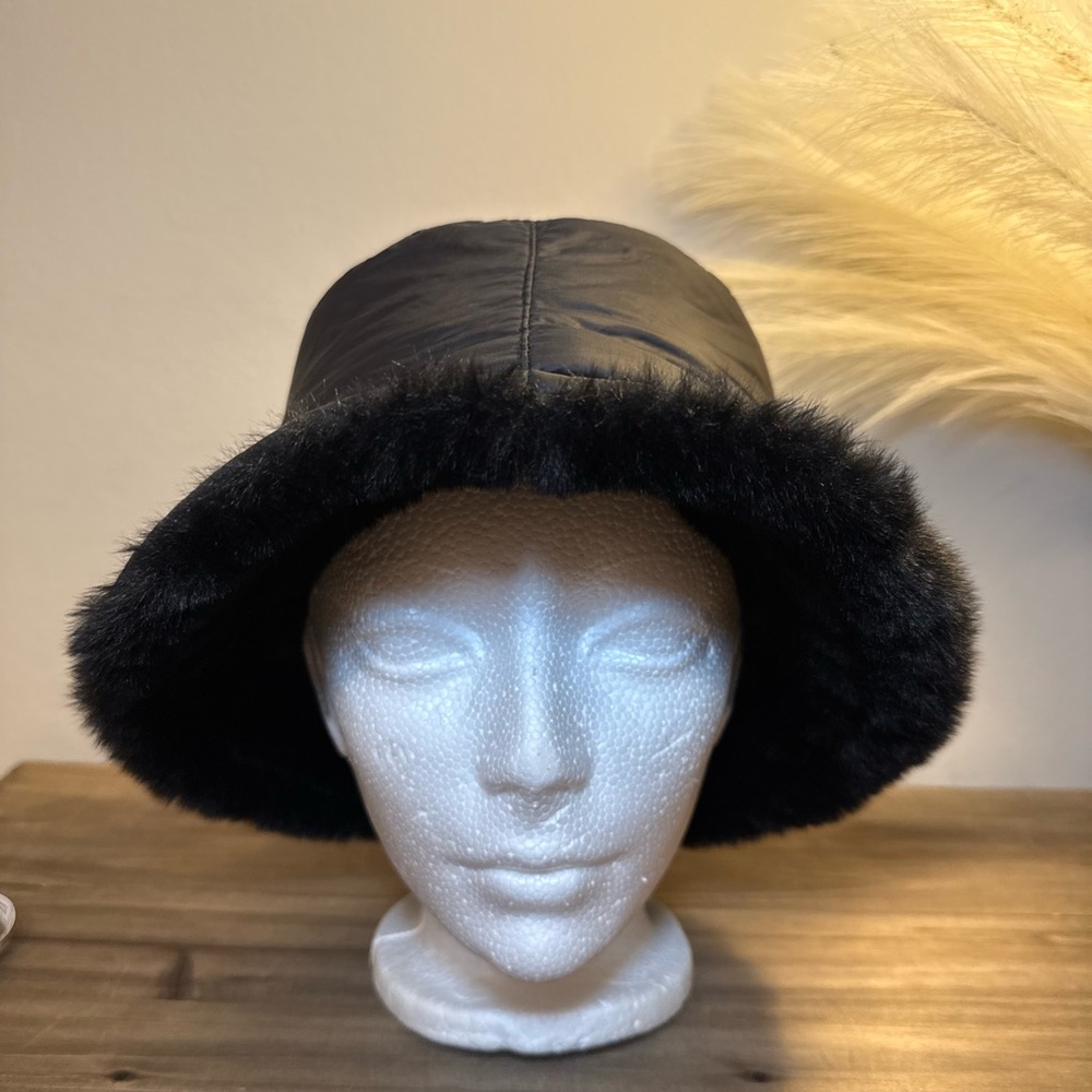 Simons Black Faux Fur Trim Bucket Hat - Picture 4 of 6